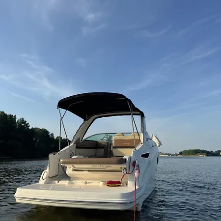 Adventure Boat On The Danube 브라티슬라바