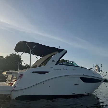 Adventure Boat On The Danube * 브라티슬라바