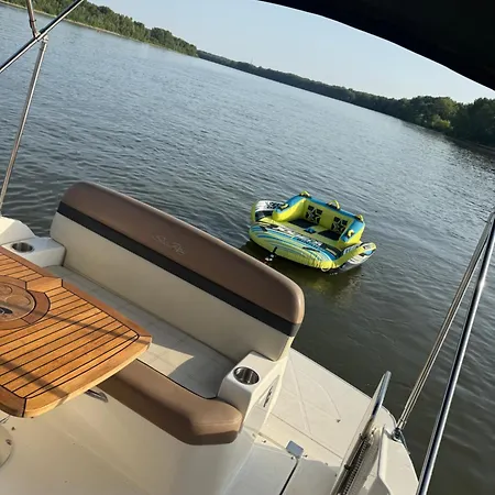 Adventure Boat On The Danube 보트호텔 *